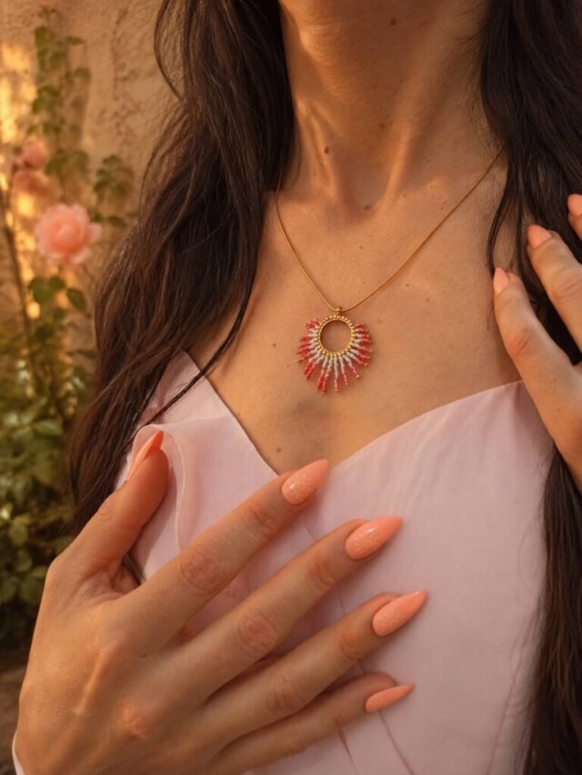 Collier à Pendentif Mira Aurora par la marque Valdyria Valdyria - Collier à Pendentif Mira Aurora