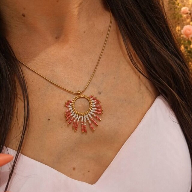 valdyria.com - Collier à Pendentif Mira Aurora