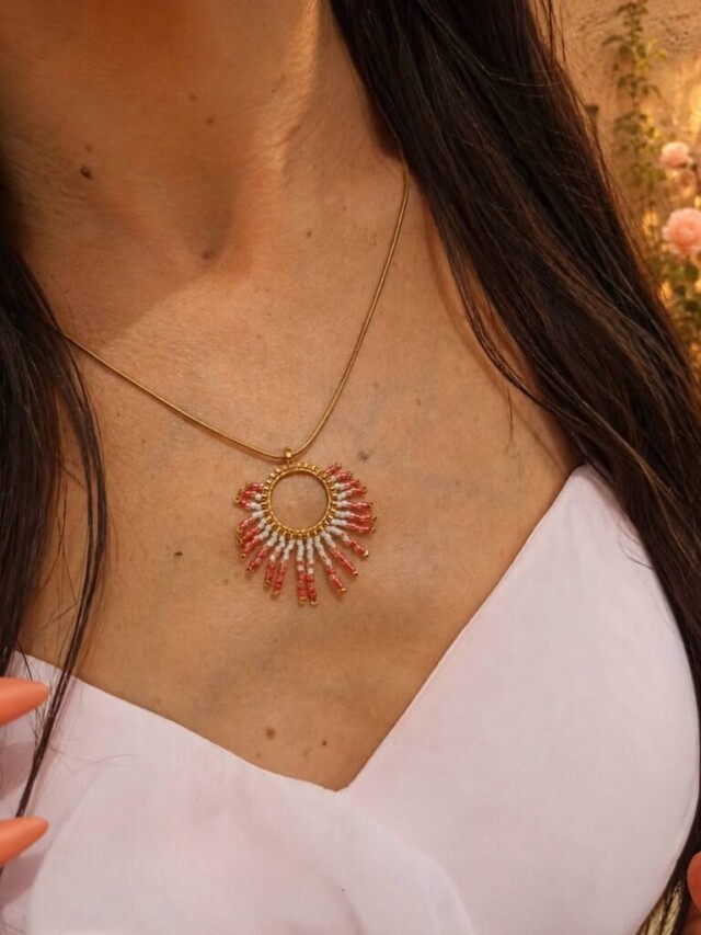 valdyria.com - Collier à Pendentif Mira Aurora