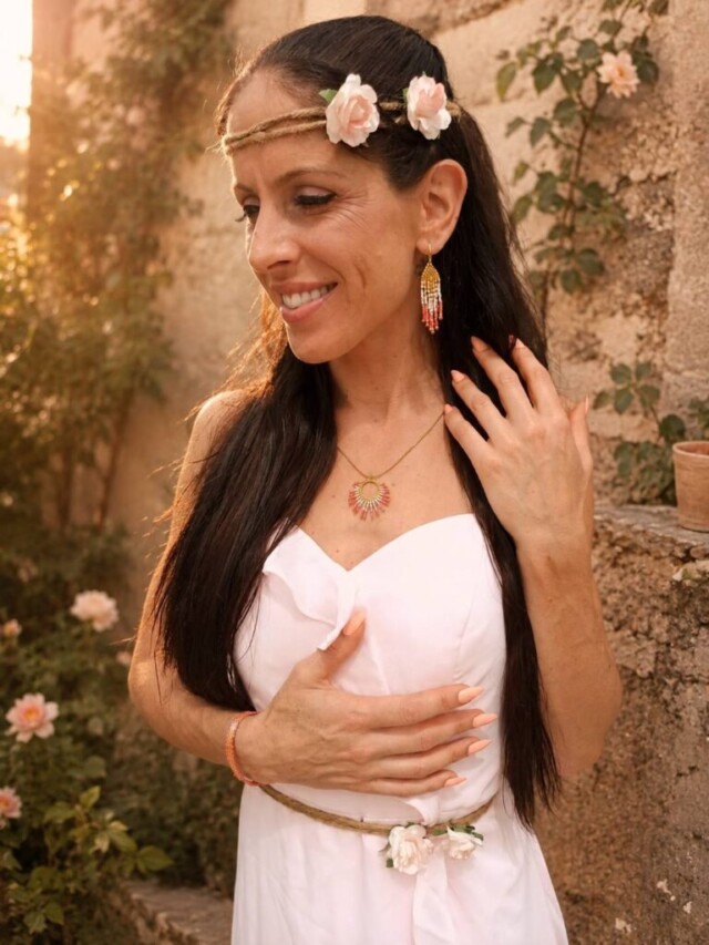 valdyria.com - Collier à Pendentif Mira Aurora