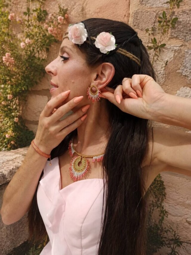 valdyria.com - Petites Boucles D’oreilles Mira Aurora