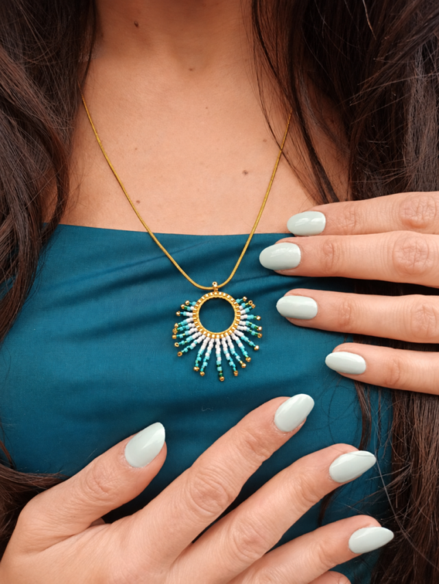 valdyria.com - Collier à Pendentif Mira Calypsa