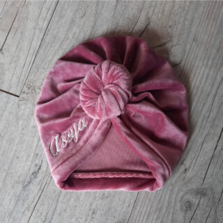 Turban nœud, buns ou simple Prénom brodé tissu minky extensible doux et chaud 10 couleurs par la marque La Fabrique À DeDeuh La Fabrique À DeDeuh - Turban nœud, buns ou simple Prénom brodé tissu minky extensible doux et chaud 10 couleurs