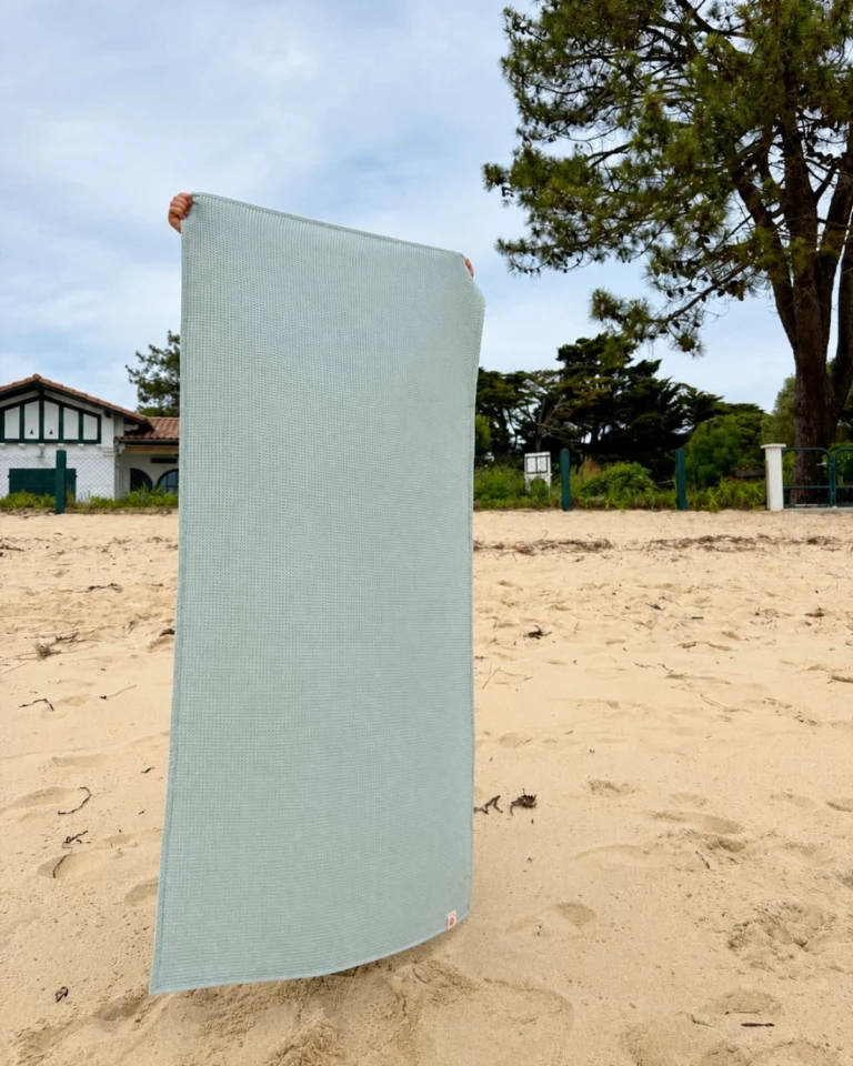 petitpote - Serviette de plage enfant – Vert d'eau / Taille unique