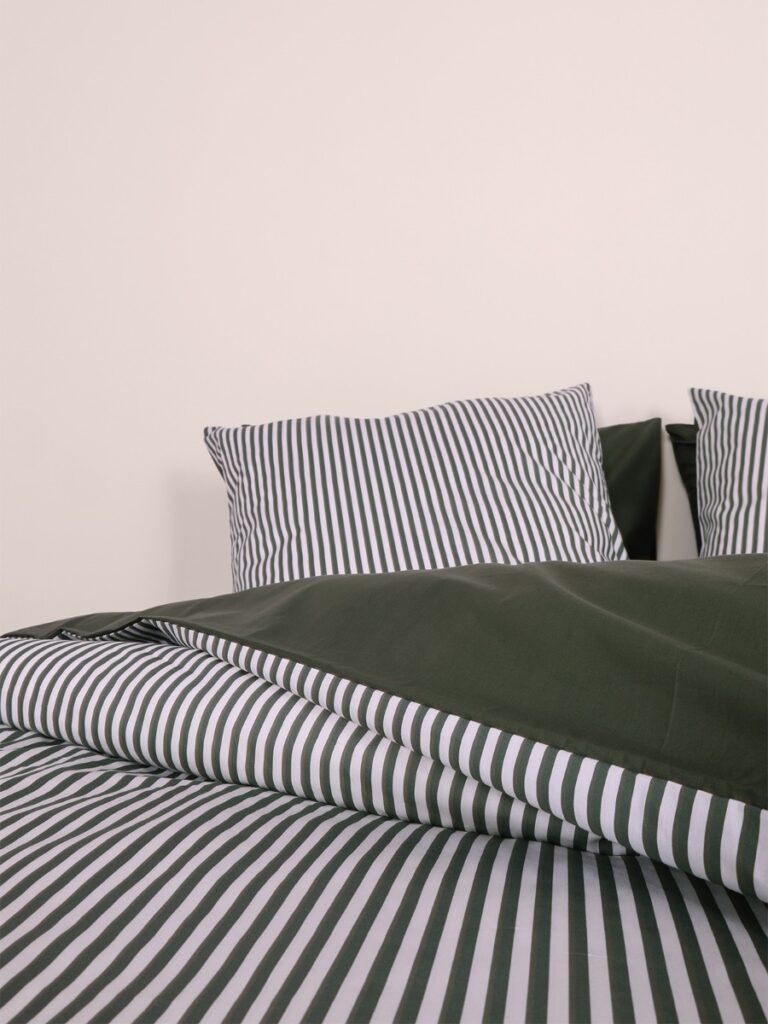 A demain - Parure en percale de coton biologique La Fine Rayure Kaki - Housse de couette 260x240 cm + taies 50x75 cm