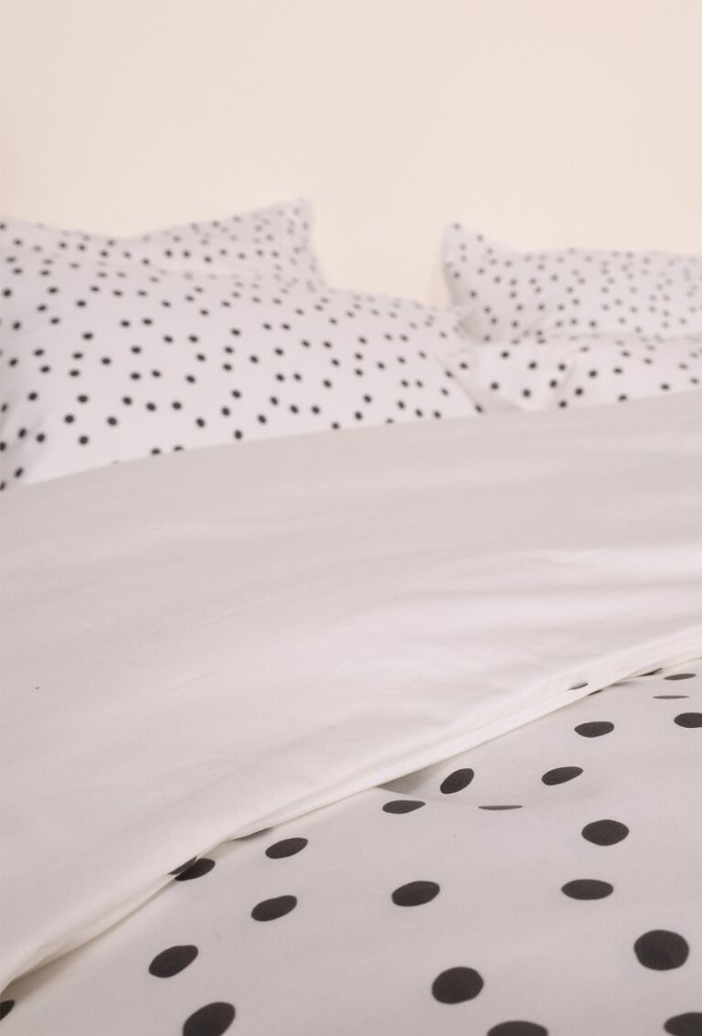 A demain - Parure en percale de coton biologique Le Pois Anthracite - Housse de couette 260x240 cm + taies 50x75 cm
