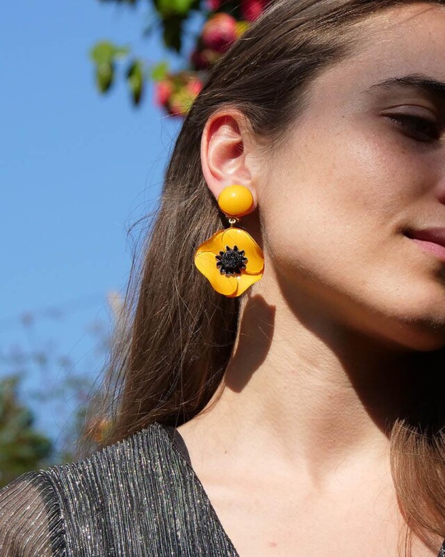 Ciléa Paris - Boucle d'oreille longue Anémone - Petit – Orange / Dormeuse (Oreilles percées)