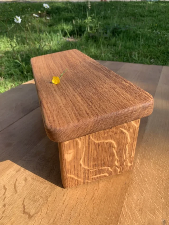 Banc de méditation, pièce unique – chêne rouge naturel par la marque Sève et Copeaux Sève et Copeaux - Banc de méditation, pièce unique – chêne rouge naturel