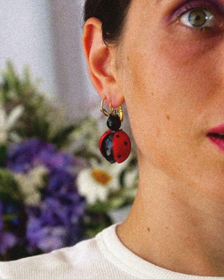 Ciléa Paris - Boucles d'oreilles courtes coccinelle Belle – Dormeuse (Oreilles percées)