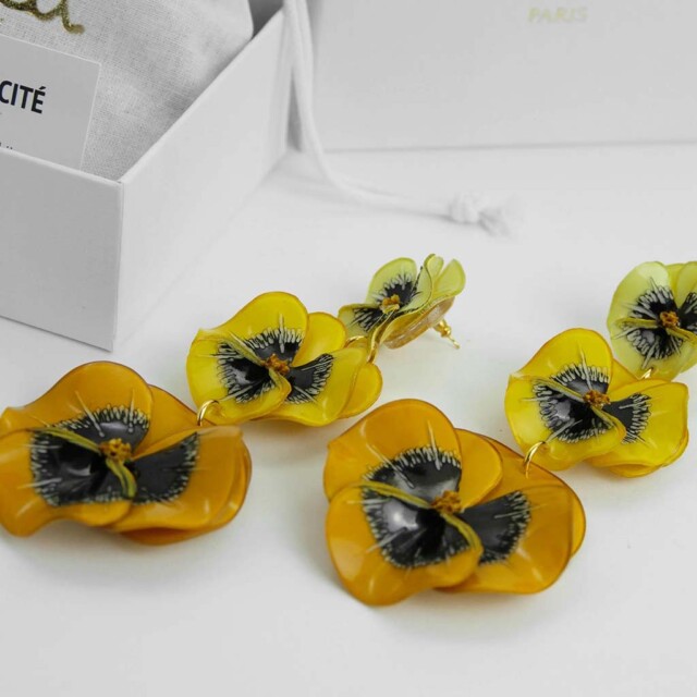 Ciléa Paris - Boucles d'oreilles pendantes 3 fleurs Pensée - Maxi – Léopard / Tige (Oreilles percées)