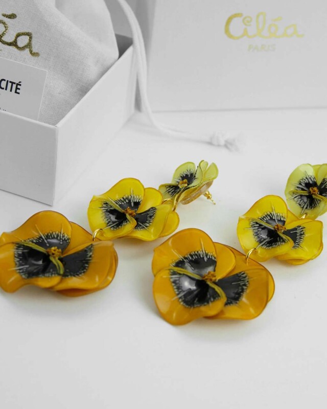 Ciléa Paris - Boucles d'oreilles pendantes 3 fleurs Pensée - Maxi – Léopard / Tige (Oreilles percées)