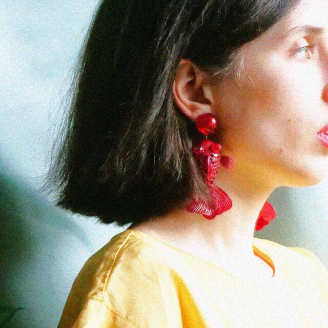 Ciléa Paris - Boucles d’oreilles pendantes poisson Koï – Noir / Tige (Oreilles percées)