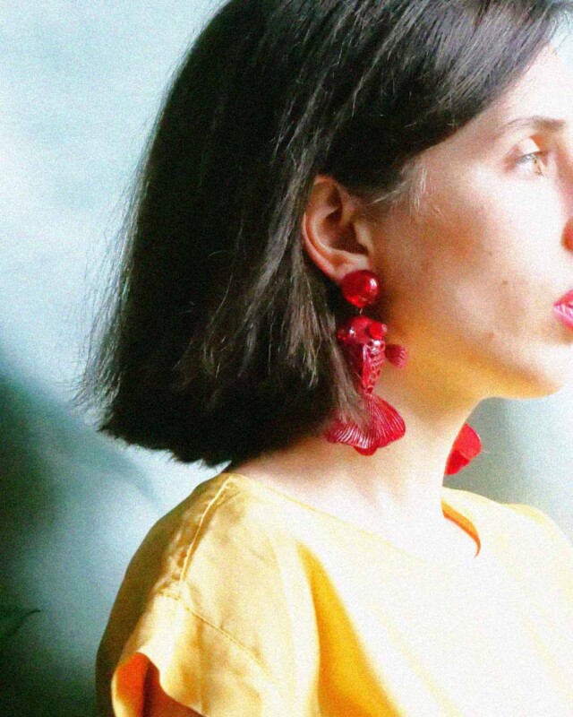 Ciléa Paris - Boucles d’oreilles pendantes poisson Koï – Noir / Tige (Oreilles percées)