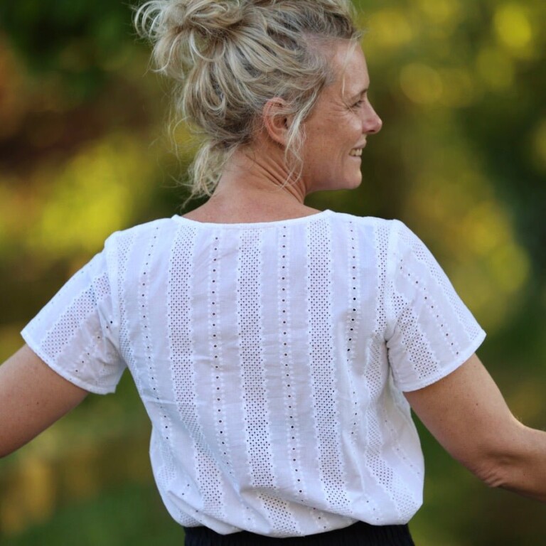 Quintessence - Blouse Emeline en broderie géométrique blanche – XXL