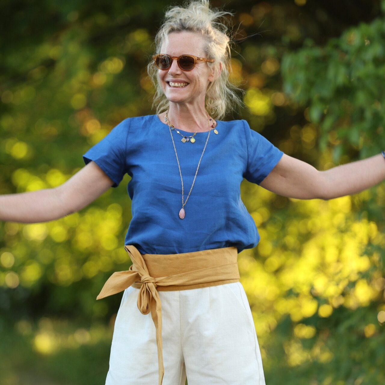 blouse emeline en lin bleu majorelle 7563673 Quintessence - Blouse Emeline en lin bleu majorelle – XXL