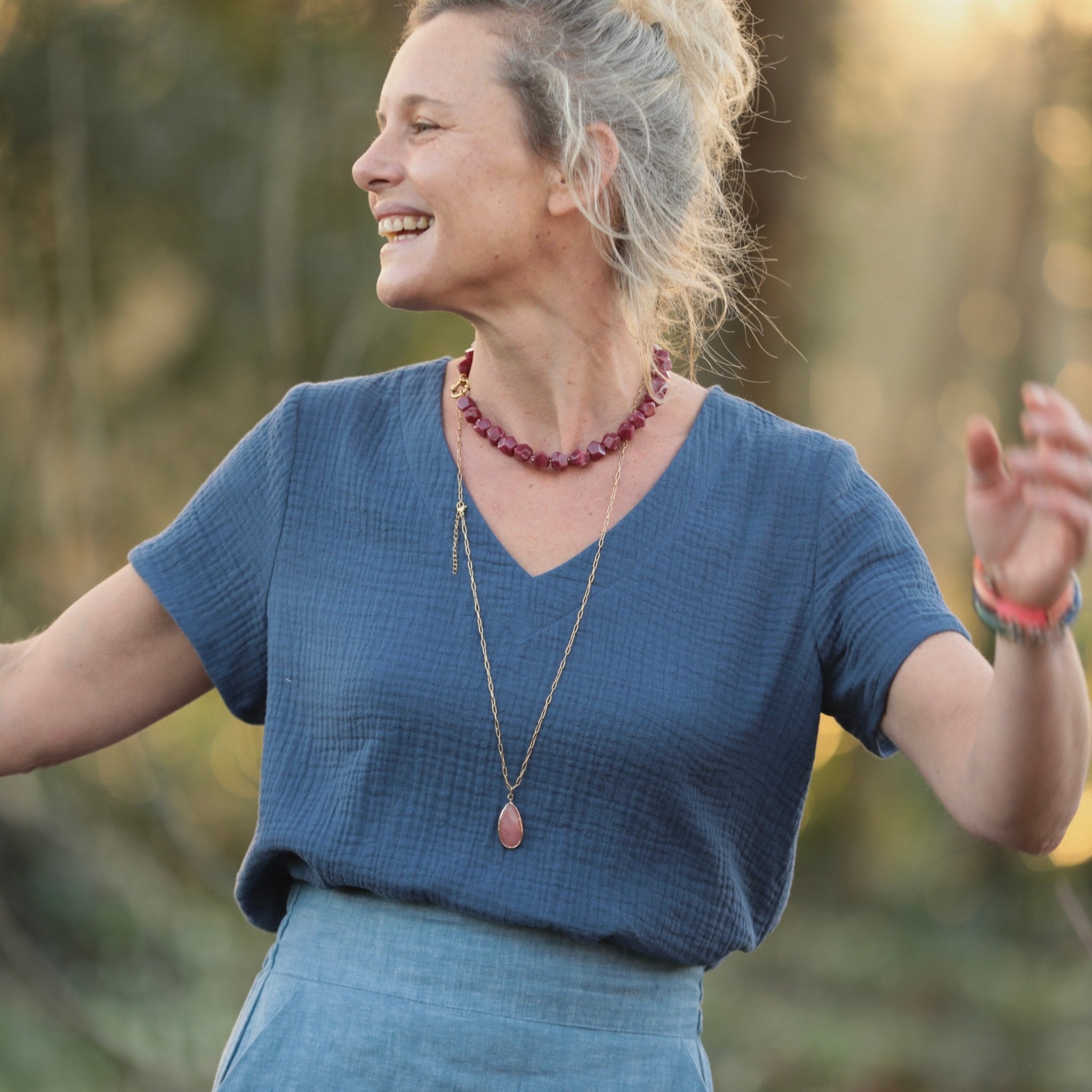 Blouse Nila – Double gaze de coton indigo par la marque Quintessence Quintessence - Blouse Nila – Double gaze de coton indigo