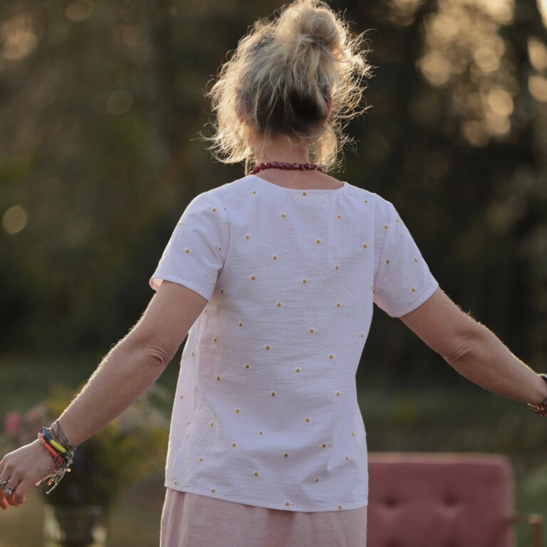 Meta SS25 - Blouse Nila - Seersucker rayé rose & pâquerettes – XXL