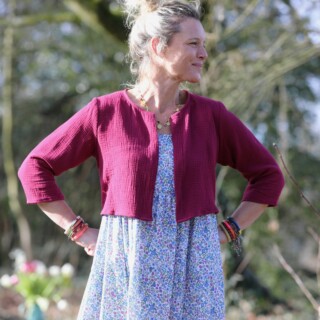 Quintessence - Boléro Ange  Double gaze de coton cerise noire