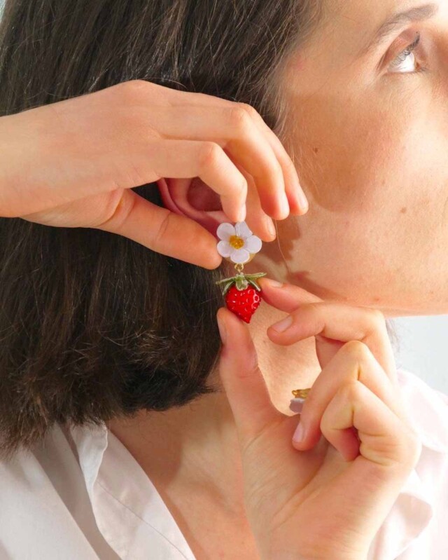 Ciléa Paris - Boucle d'oreille Fraise Botanica – Fleur / Tige (Oreilles percées)