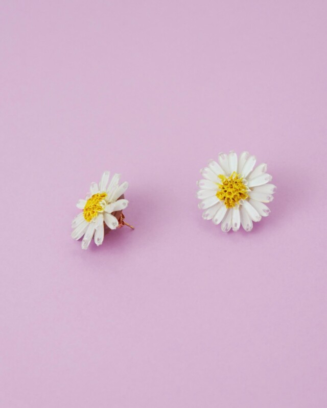 Ciléa Paris - Boucle d'oreille Daisy - Mini – Blanc / Tige (Oreilles percées)