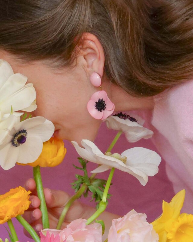 Ciléa Paris - Boucle d'oreille longue Anémone - Petit – Orange / Dormeuse (Oreilles percées)
