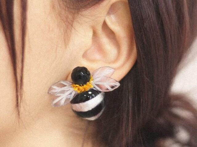 Ciléa Paris - Boucles d'oreilles courtes Bourdon – Tiges (oreilles percées)