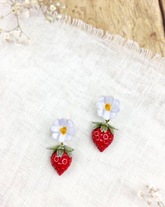 Ciléa Paris - Boucle d'oreille Fraise Botanica – Fleur / Tige (Oreilles percées)