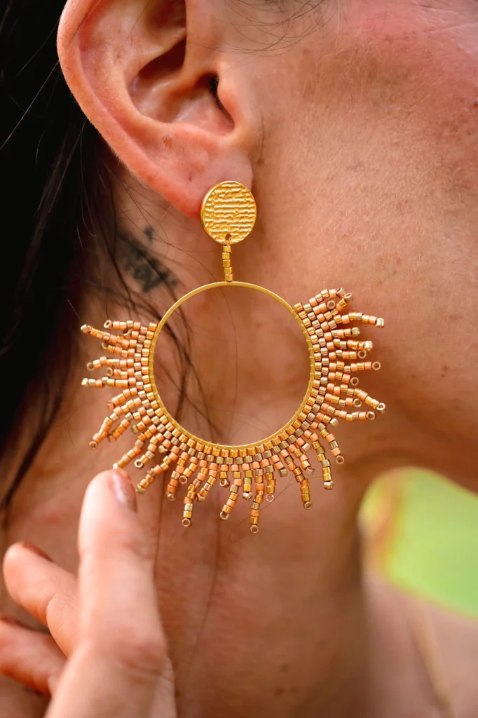 boutique valdyria apollisia solaris boucles oreilles pendante plan tres rapproche 682x1024 1 valdyria.com - Boucles D’oreilles Pendantes Apollisia Solaris