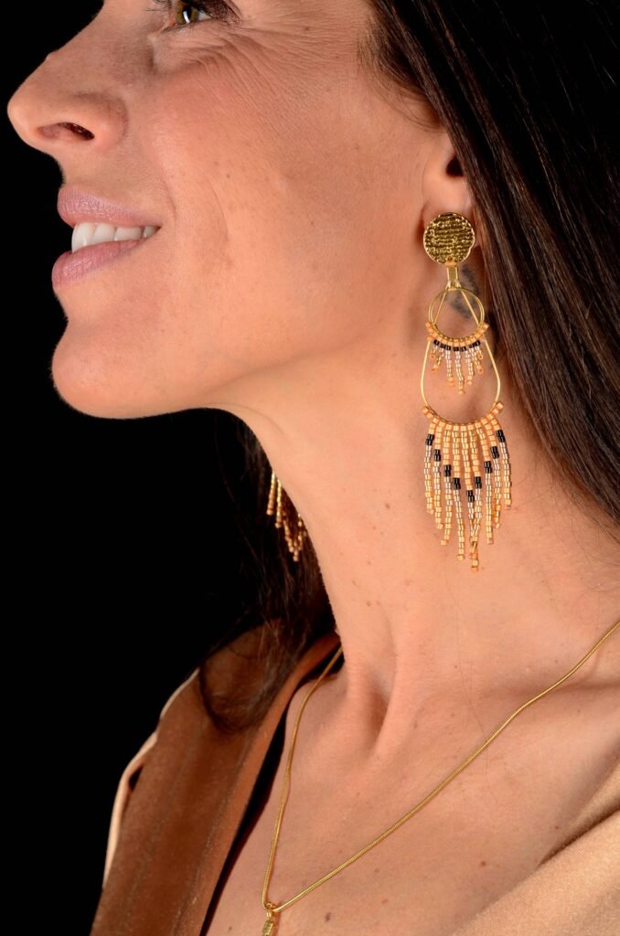 boutique valdyria galilya cleo dore boucles oreilles moyen2 678x1024 1 valdyria.com - Boucles D’oreilles Pendantes Galilya Cleo Bronze
