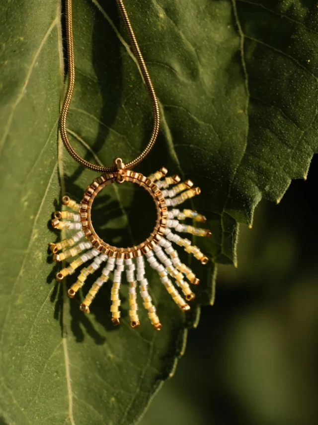 valdyria.com - Collier à Pendentif Mira Helia