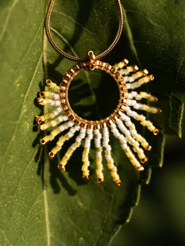 valdyria.com - Collier à Pendentif Mira Helia
