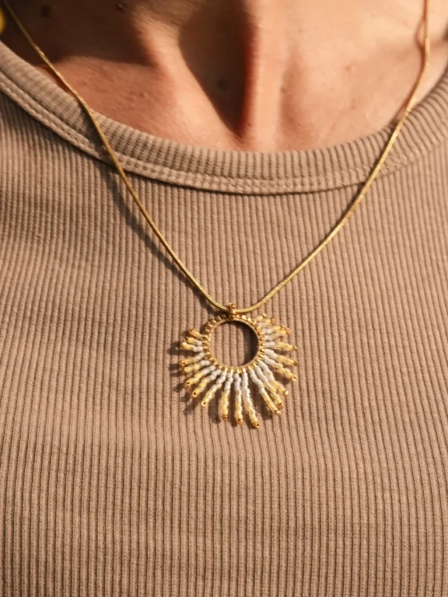 Collier à Pendentif Mira Helia par la marque Valdyria Valdyria - Collier à Pendentif Mira Helia