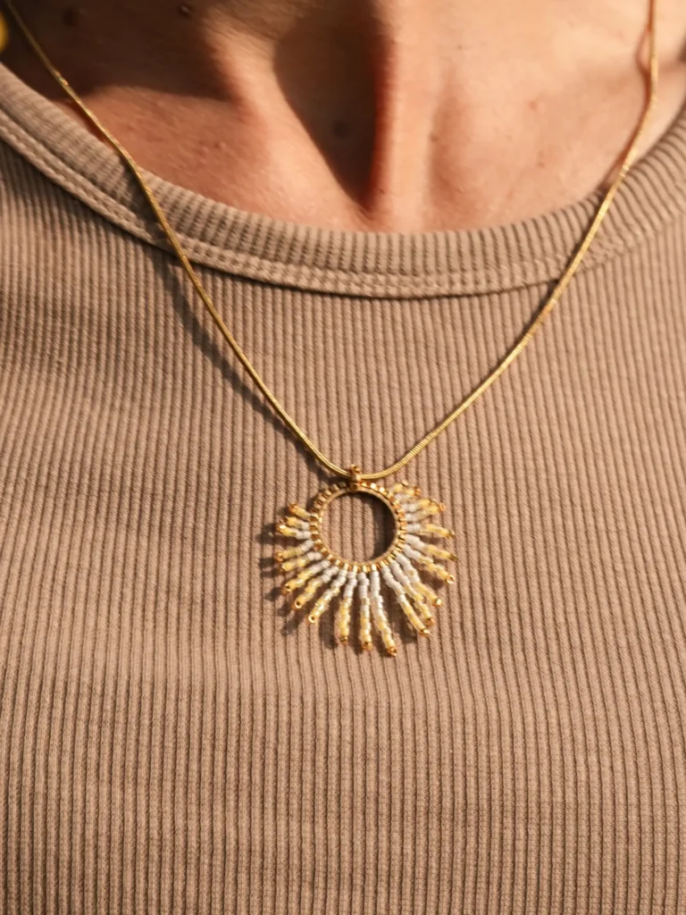 boutique valdyria mira helia collier sautoir 2 batcheditor fotor 768x1024 1 valdyria.com - Collier à Pendentif Mira Helia