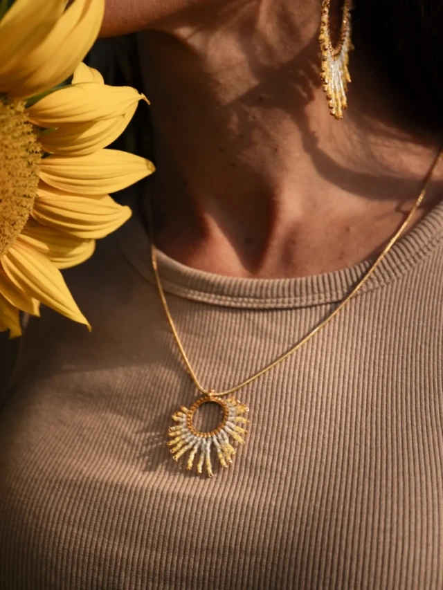valdyria.com - Collier à Pendentif Mira Helia