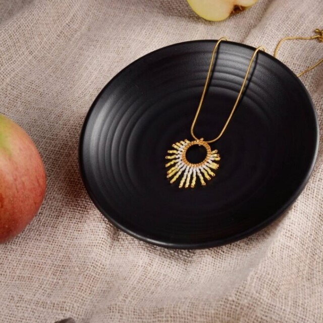 valdyria.com - Collier à Pendentif Mira Helia