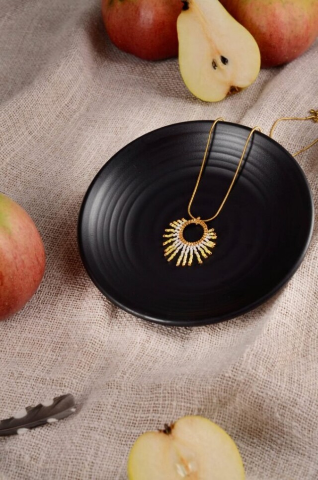 valdyria.com - Collier à Pendentif Mira Helia
