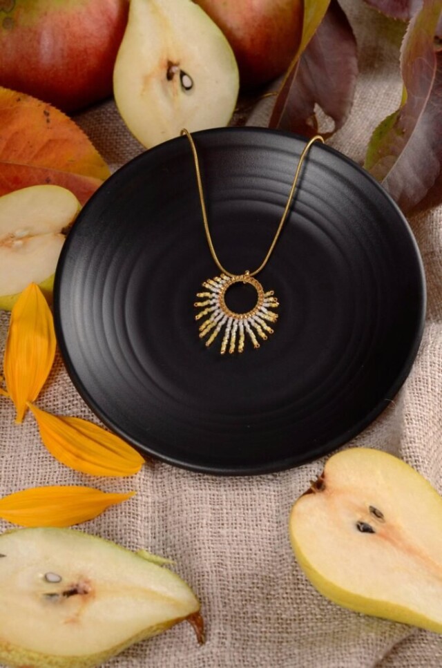 valdyria.com - Collier à Pendentif Mira Helia
