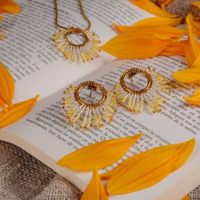 valdyria.com - Collier à Pendentif Mira Helia