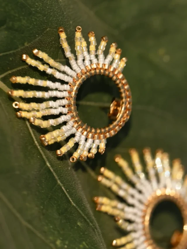 valdyria.com - Petites Boucles D’oreilles Mira Helia