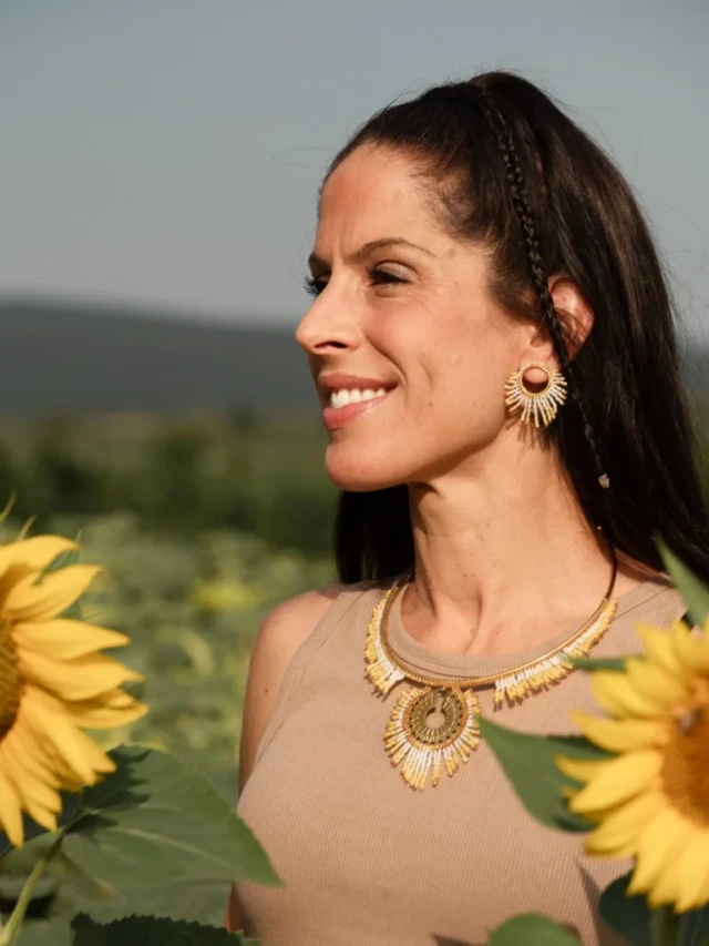 valdyria.com - Petites Boucles D’oreilles Mira Helia