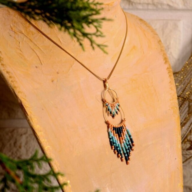 valdyria.com - Collier à Pendentif Nilyra Maria Bronze