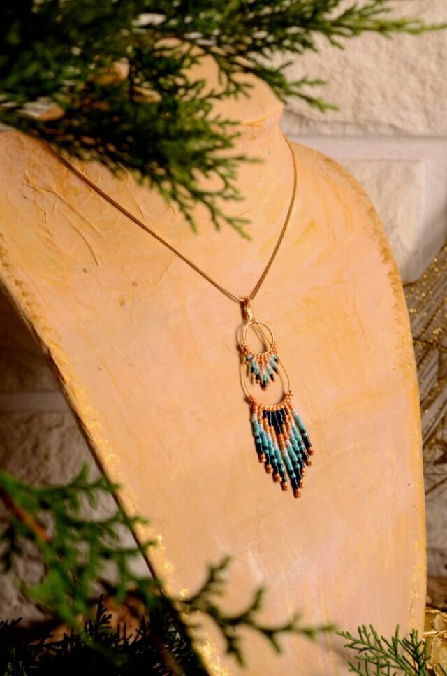 valdyria.com - Collier à Pendentif Nilyra Maria Bronze