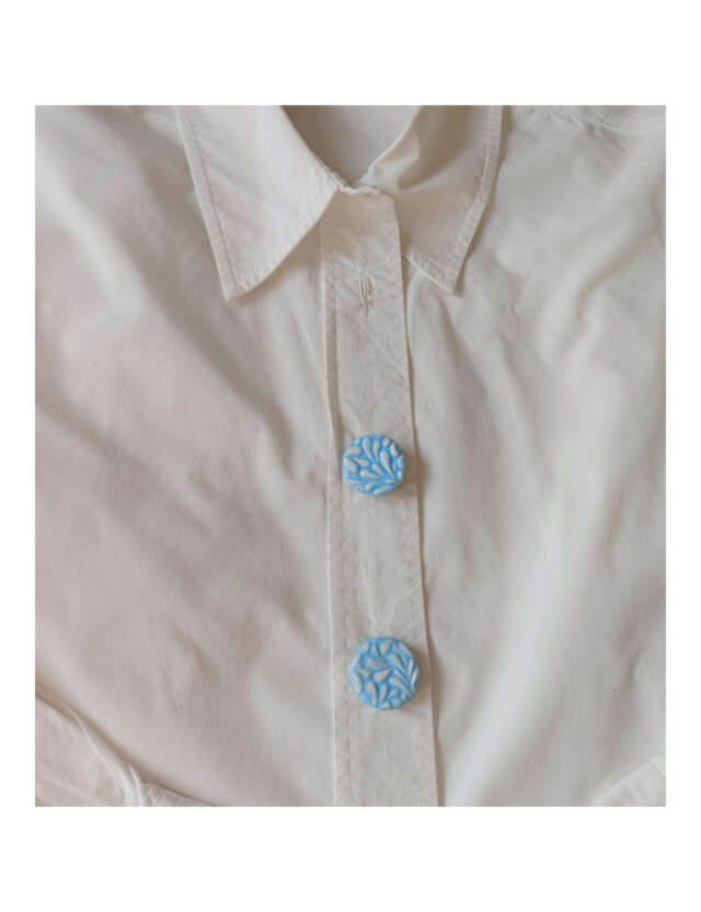L’Atelier de Patricia - Cache bouton - motif floral – Bleu clair