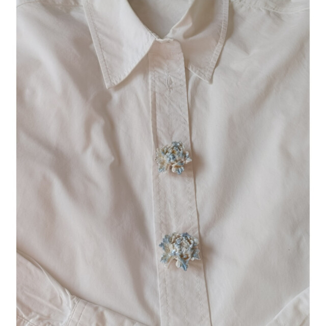 L’Atelier de Patricia - Cache Boutons -Pivoines Givrées Paillettes Dorées – Blanc