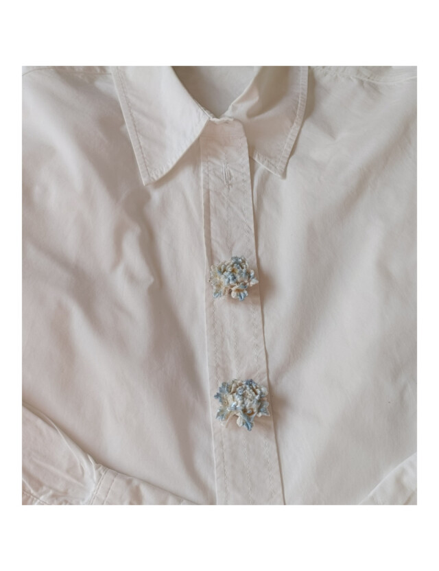 L’Atelier de Patricia - Cache Boutons -Pivoines Givrées Paillettes Dorées – Blanc