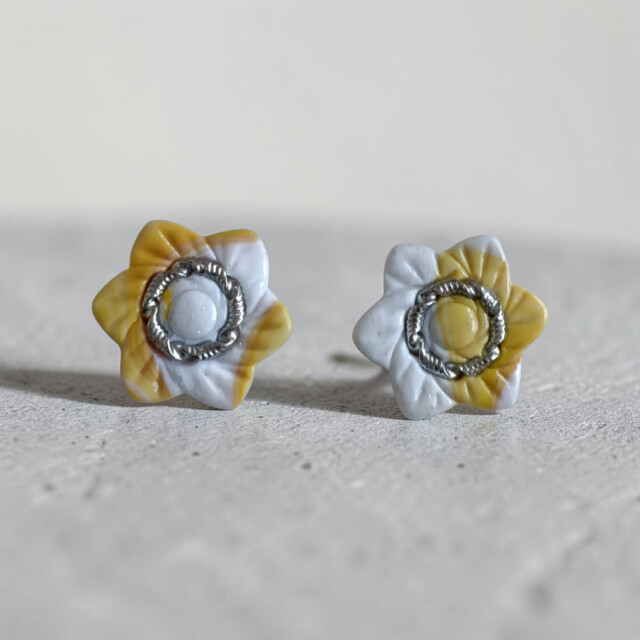 L’Atelier de Patricia - Cache bouton chemise -fleur argent – Dégradé jaune et blanc