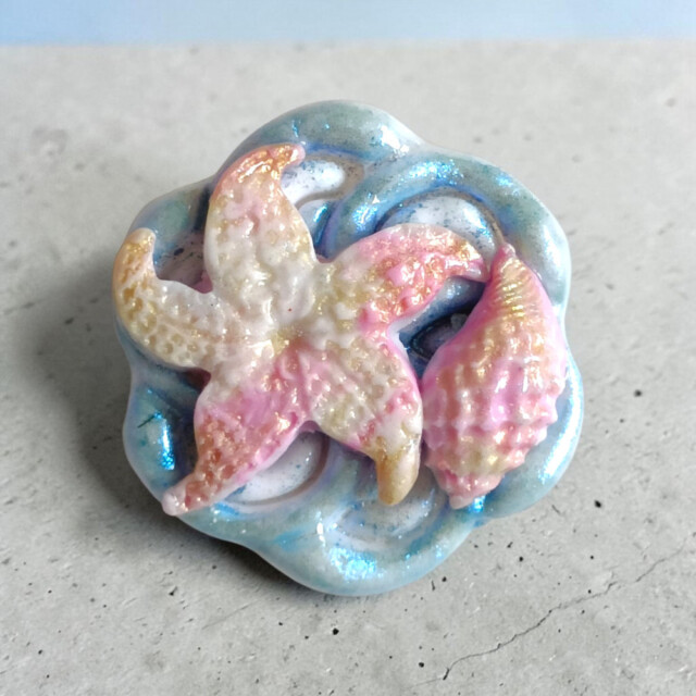 L’Atelier de Patricia - Cache bouton chemise - coquillages – Bleu et rose