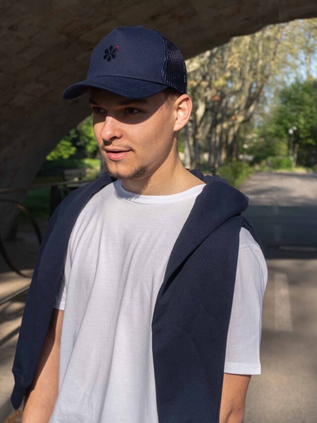 La Casquette Filet Française Homme – Marine par la marque Maison Tricolore Maison Tricolore - La Casquette Filet Française Homme – Marine
