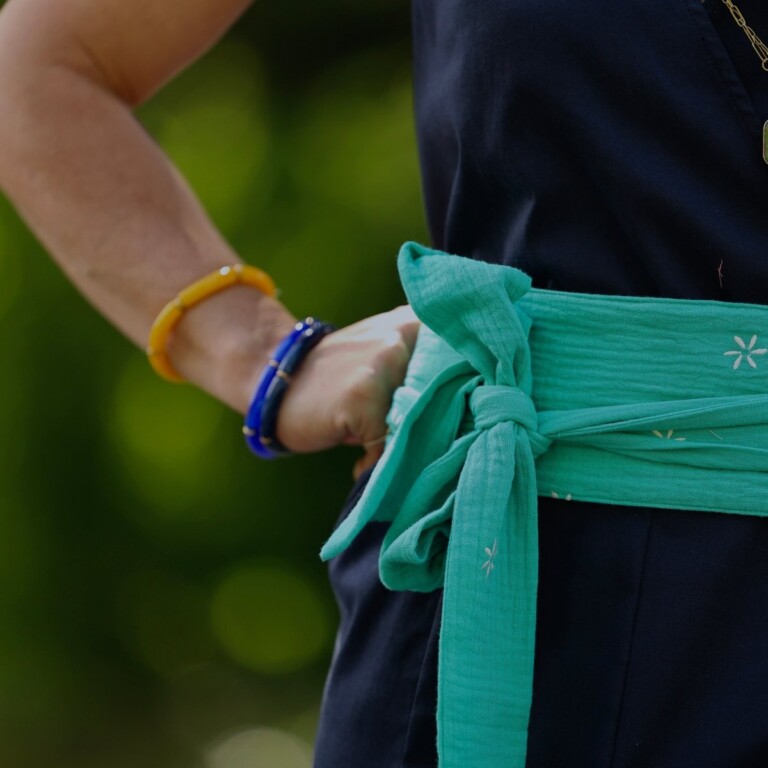 Meta SS25 - Ceinture Anita - Double gaze de coton brodée vert pep's