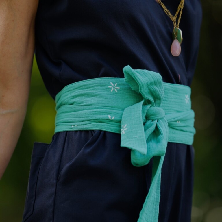 Meta SS25 - Ceinture Anita - Double gaze de coton brodée vert pep's